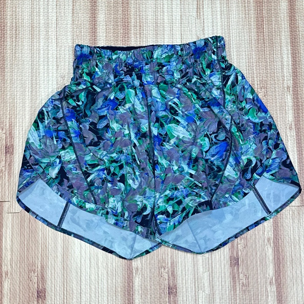 Lululemon Track That Mid-Rise Shorts in Rapid Flourish Multi [AA215]